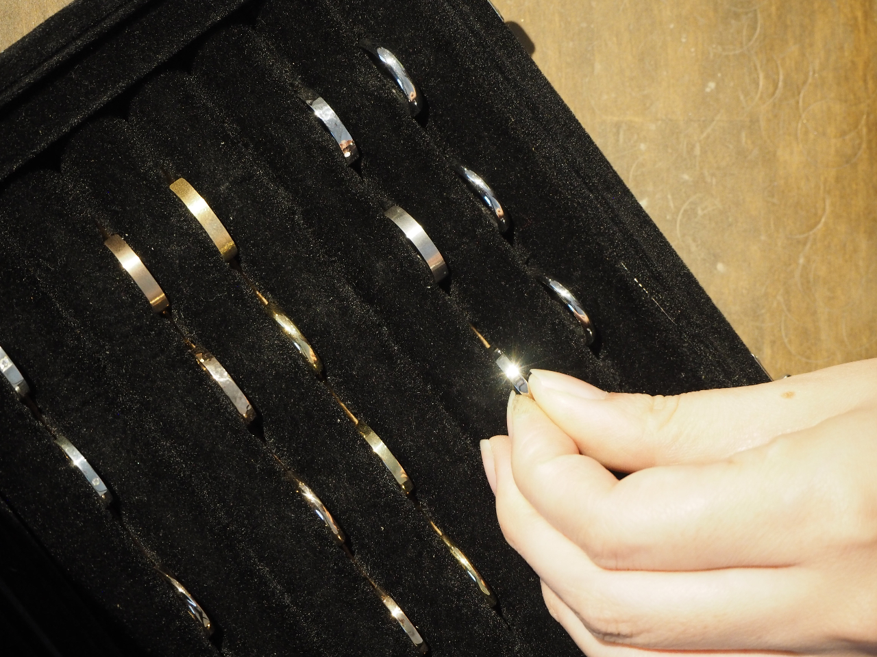 サンプルをご用意しております。手元に合わせてお好きな一点を見つけてくださいね!