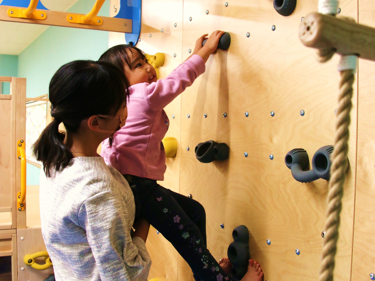 すずらんど アクティブゾーン クライミングウォール 、雲梯 →GEMINO+ と連結