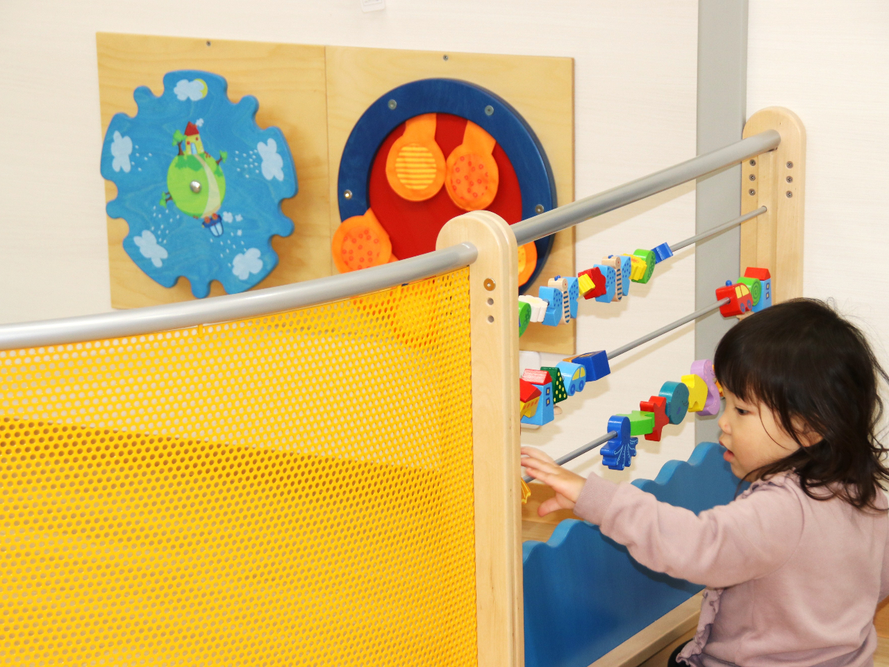 すずらんど ほふく(乳児)遊びゾーン そろばん