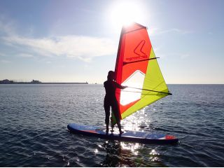 逗子海岸は穏やかな日も多く、初心者に最適です