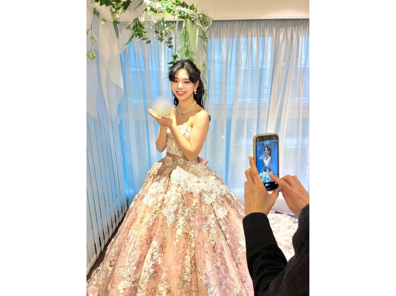 �X�^�b�t�����q�l�̃X�}�[�g�t�H�������؂肵�ĎB�e�̂���`���������Ă��������܂��������l�ƎB�e���\�ɁI