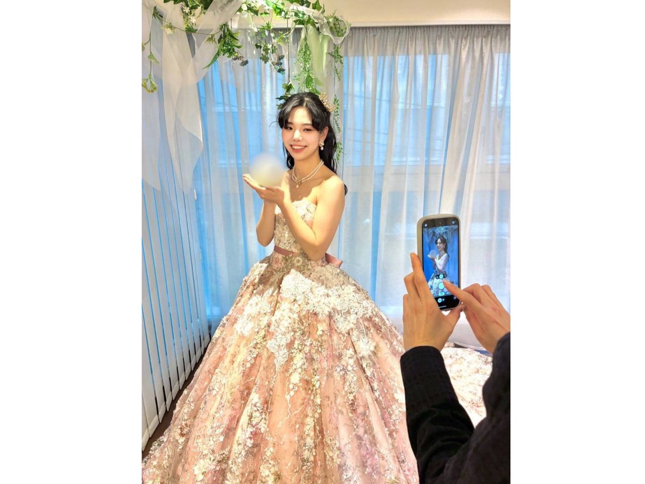 ���q�l�̃X�}�[�g�t�H�������؂肵�A�X�^�b�t���B�e�̂���`���������Ă��������܂��I