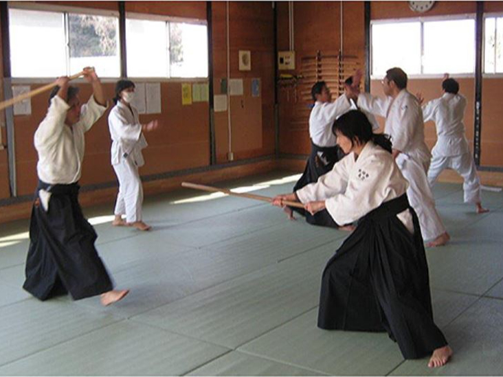 福島県にございます合気道東湖塾です。 初めて合気道を体験する方に、お試しの4回稽古をつけられる特別体験を用意いたしました。