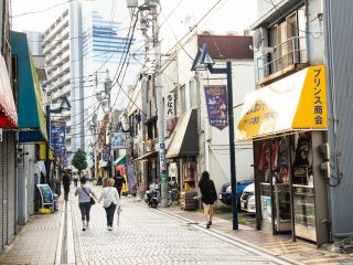 スカジャン発祥の地ドブ板通りの魅力を現地ガイドがご紹介します