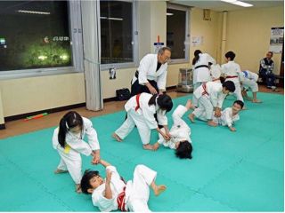 福島県にございます合気道東湖塾です。 初めて合気道を体験する方に、お試しの4回稽古をつけられる特別体験を用意いたしました。