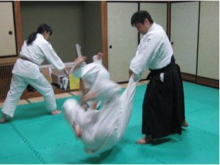 福島県にございます合気道東湖塾です。 初めて合気道を体験する方に、お試しの4回稽古をつけられる特別体験を用意いたしました。