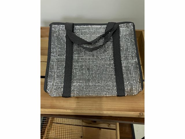 【保冷バッグ&保冷剤】 収穫した椎茸をお持ちいただく方でご希望がありましたら、現地にて150円で購入も可能です。