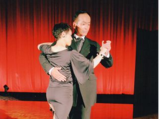長尾ダンススクール 社交ダンス、アルゼンチンタンゴ、ラテンエクササイズがお試しで体験できます
