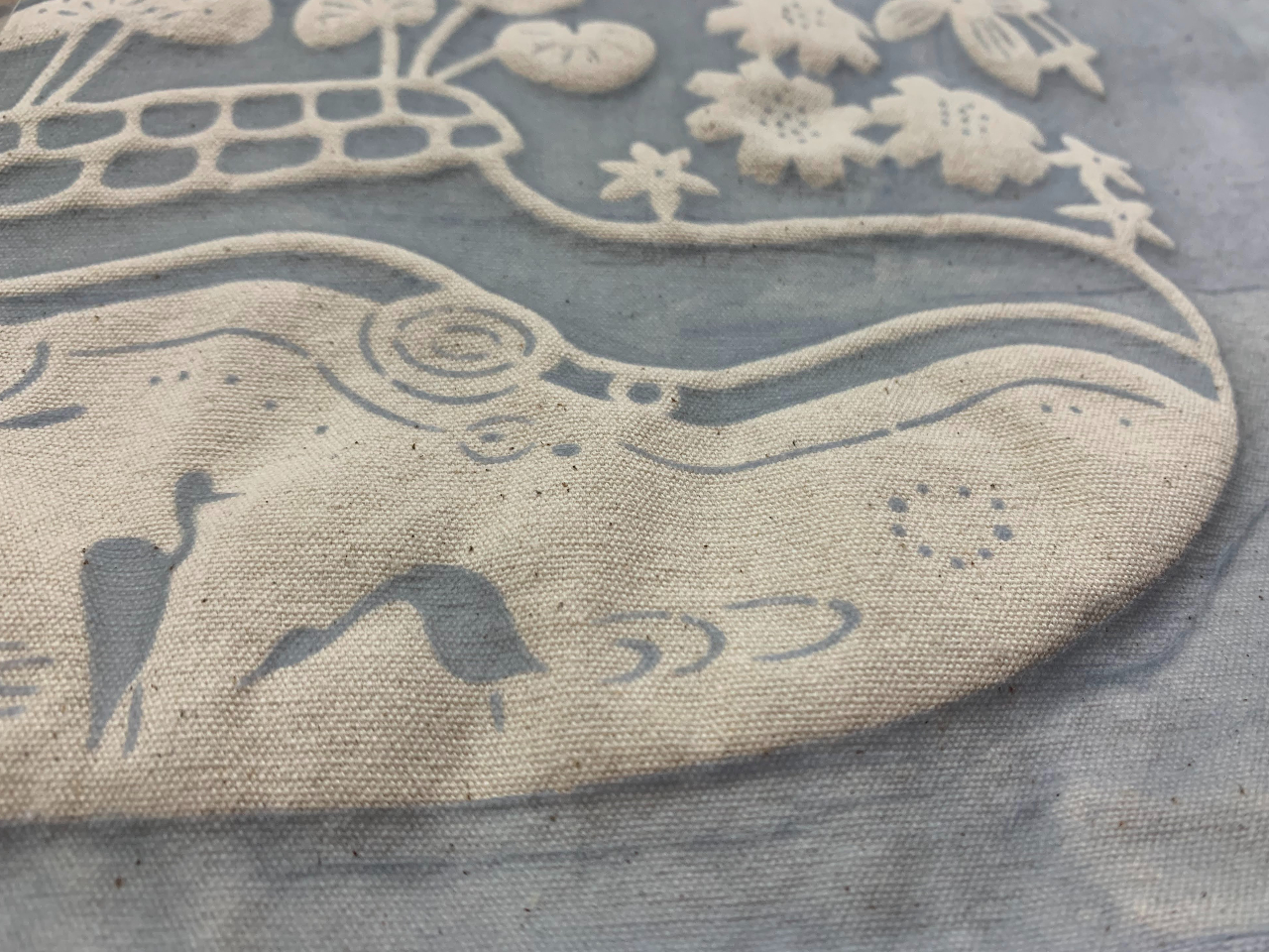 青い部分が防染糊です。