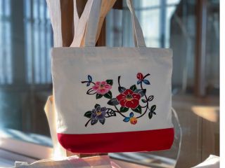 トートバッグ(中)はツートンカラー。