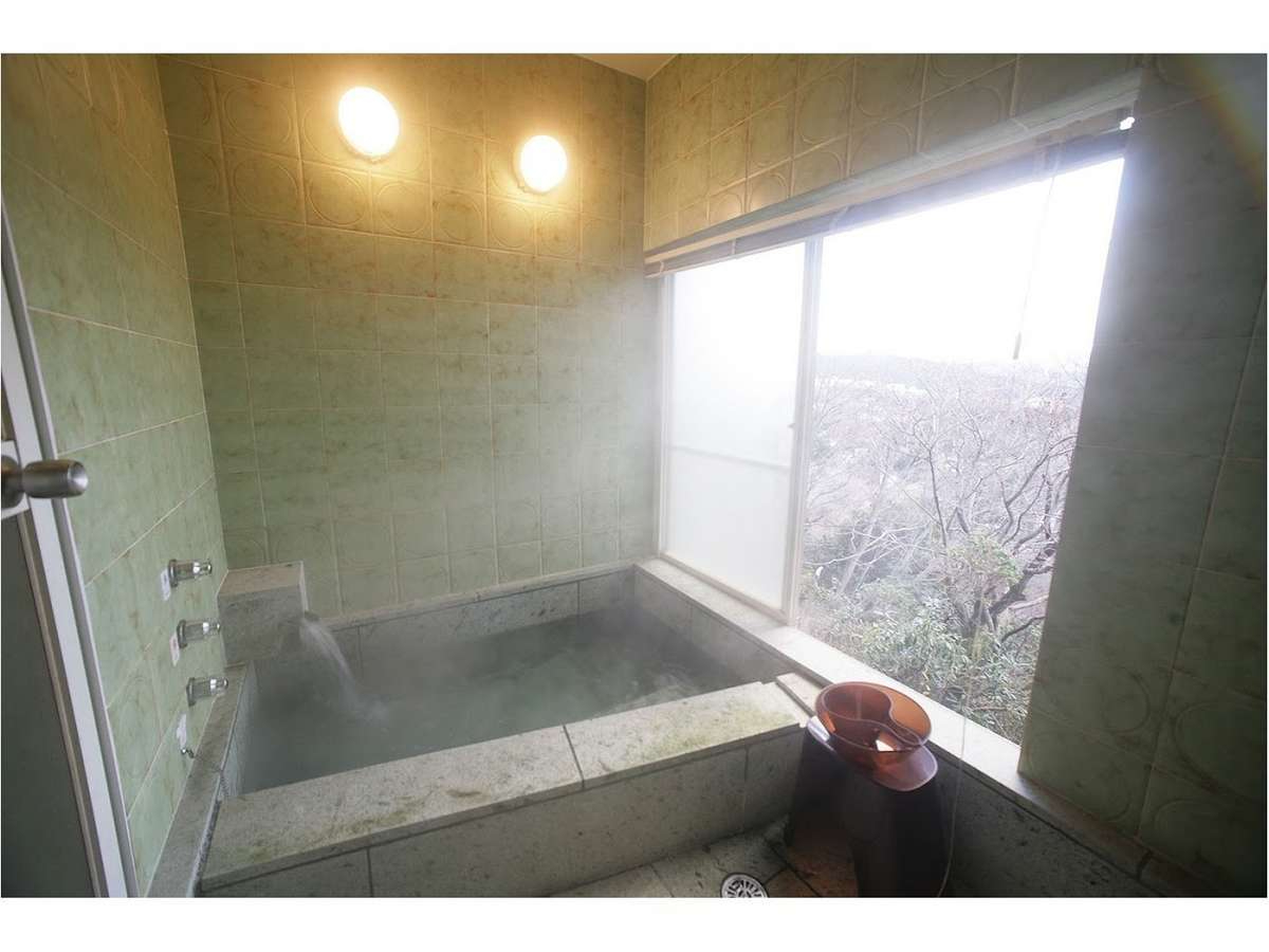 ČoX[JĂCɓ܂BMdȑɓΑ̂CAC獂オԉ΂܂B