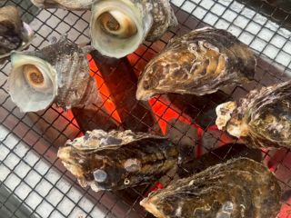 炭火の香ばしさ!旬の海鮮をたっぷりお楽しみください!