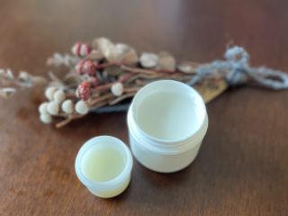 好みのチンキ剤を使って簡単にできるクリームを作ります。