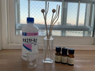 自宅で簡単に作れるデュフューザーです。今回は森の香りで作ります。