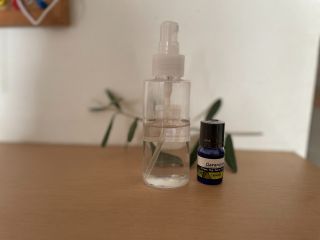 ドライシャンプーは災害時や介護中など入浴ができないときに役立つ。 清涼感と抗菌生が高いハーブや頭皮に良いハーブを使うとサッパリしながらニオイやベタつきも解消!