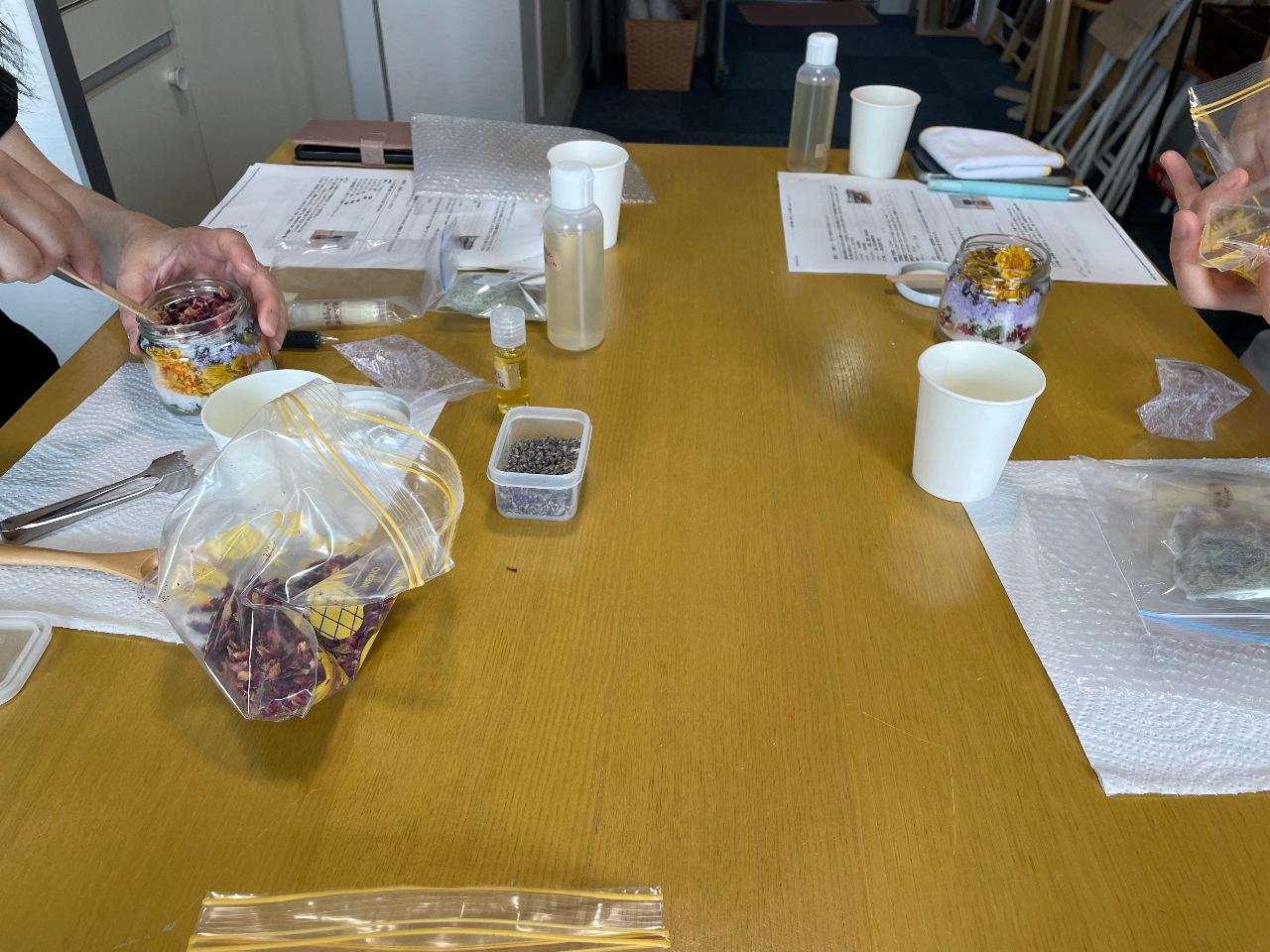 クラフトを作る体験がメインの講座です。自分で香りを嗅いで、体験して覚える講座です。講座終了には元気な姿で帰宅してね、1回だけ参加もOK、初めての方も安心!