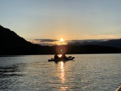 しばし漕ぐのを忘れて夕陽を眺める
