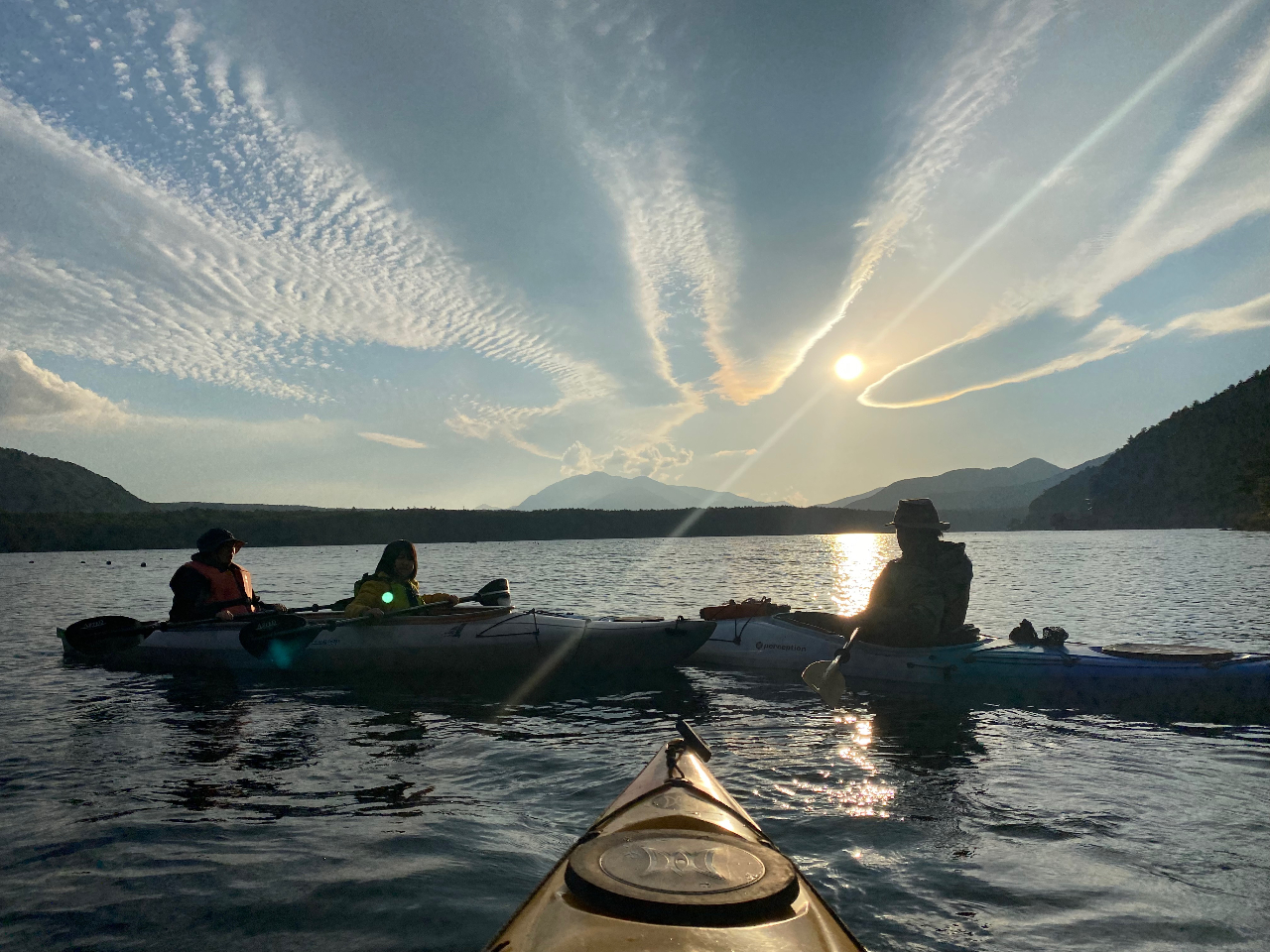 夕暮れは空が信じられない美しさを演出する