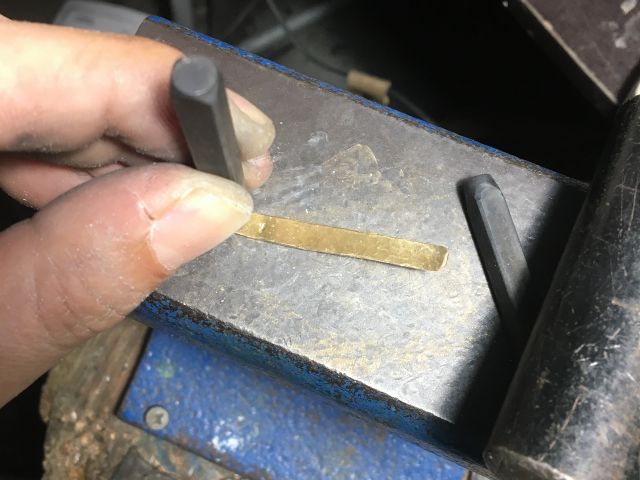 刻印は1つずつ打ちます。多少のズレも出来ますが、それも良い味だと好評です。^_^ ご希望の方は予約時にお伝えください。