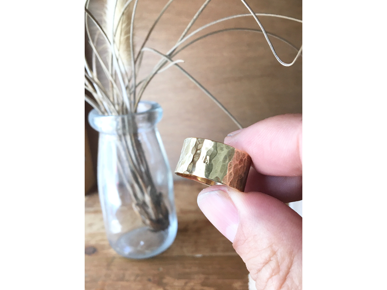 1cm幅の真鍮リング。1文字は無料で刻印できます。それ以上は、有料です。