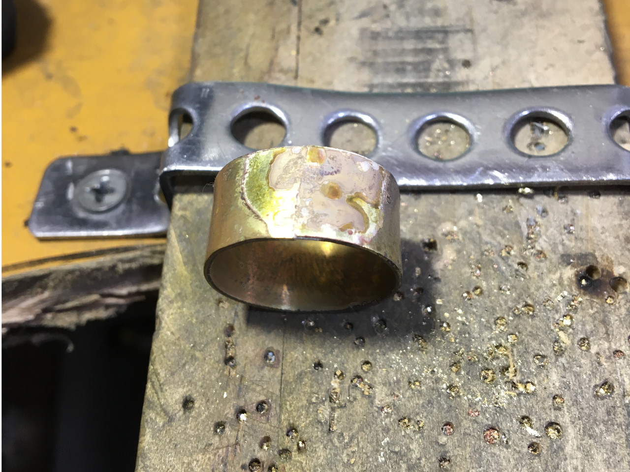 バーナーを使用したロウ付けです。スタッフが行うこともできます。心配事は何なりとお申し付けください。