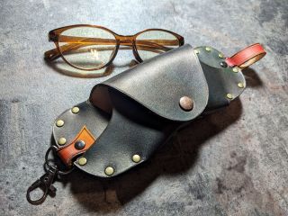 あると嬉しい♪オシャレなレザー眼鏡ケース