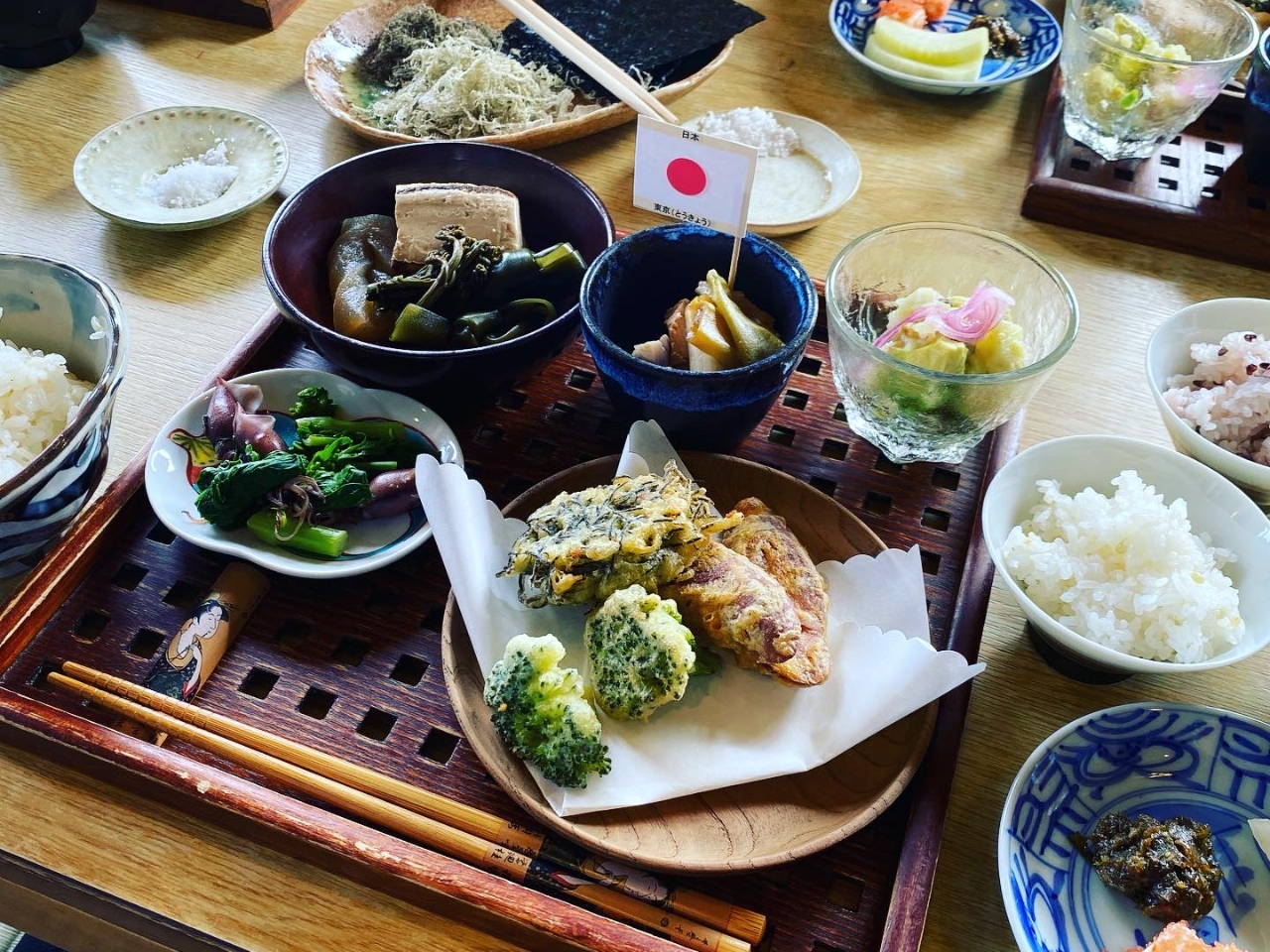 H́AS݂؂̔閧̓cɐHŁBĔ_Ǝ̂͂̐HהׂAĈĂɔnHނpӂĂ܂B