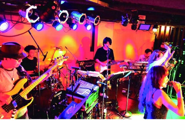 往年のDISCOナンバーを中心とした生演奏。