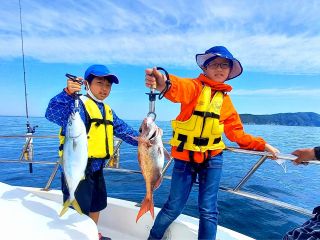 見て見て〜〜!!ボクらが釣ったんだよ〜〜!!