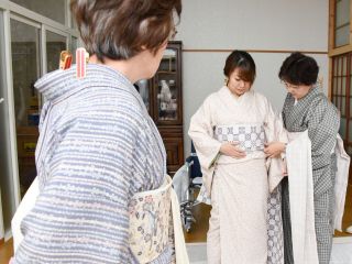 自分で "着物を着る"を体験する