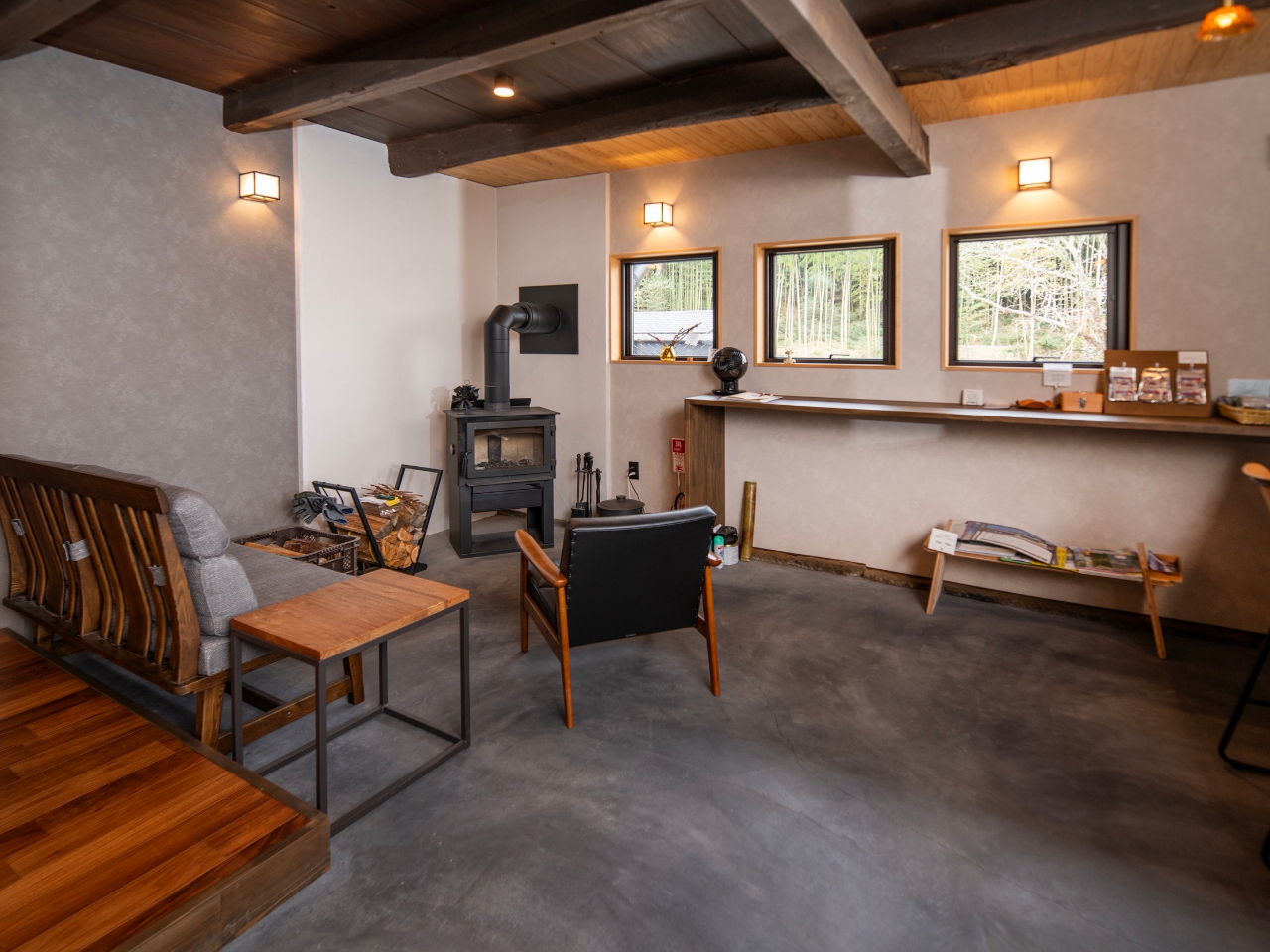 yԂɂ́A~ɑlC̐dXg[uAJE^[ȂŊO𒭂߂ȂR[q[AWi-FiARZĝŃp\RƂȂǂł܂