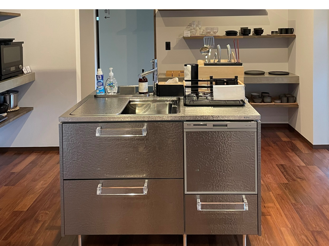 �A�C�����h�L�b�`���̓I�V�����ȕ��ɑ�l�C�̓��m�L�b�`����BAY CUBE�ł��I