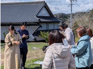 龍王地区を散策しながら野草の観察、採取
