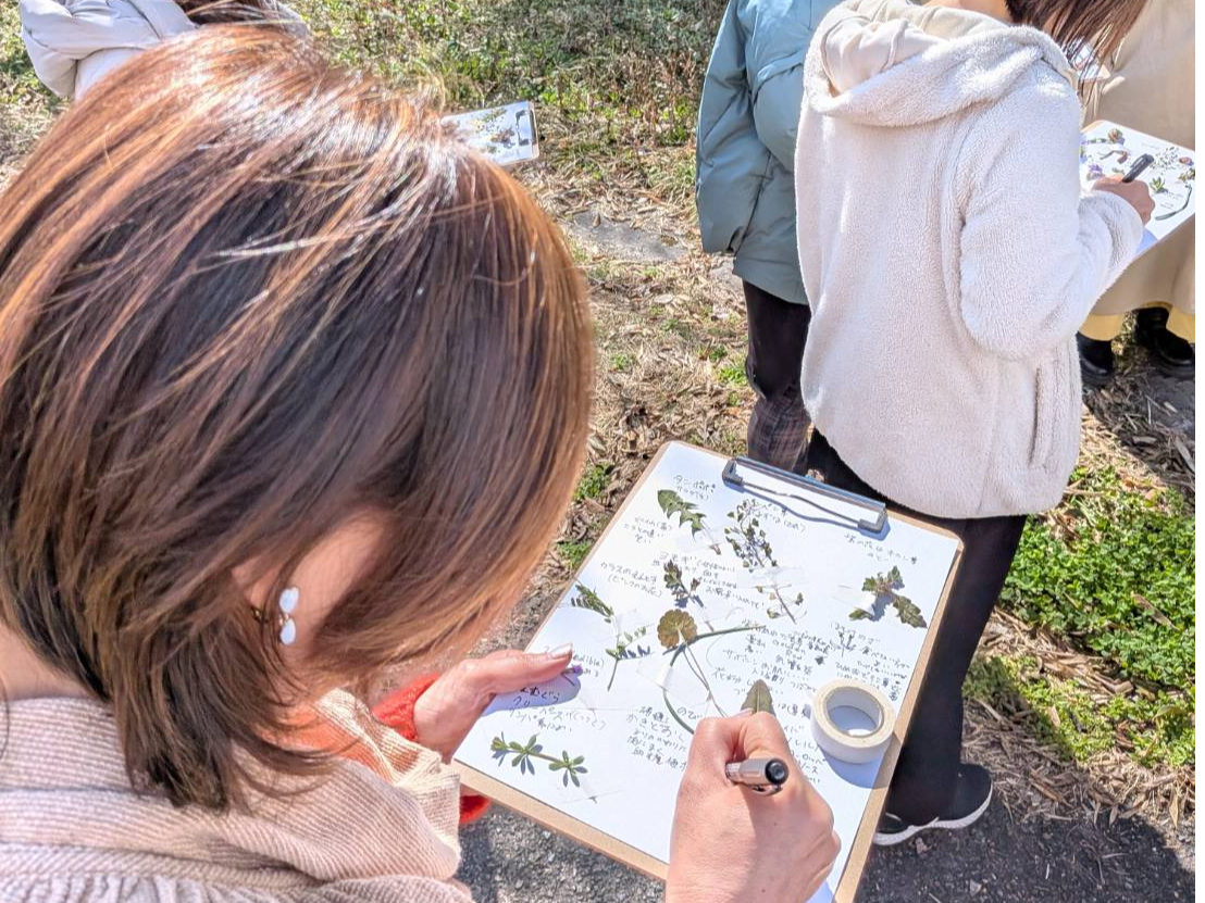 ���R�_�����Ă���u�J�����i�t�@�[���v���񂪁A�����̓~�̖쑐�����U�����Ȃ���U�􂵁A�쑐�ɂ��Ă��b���Ă��������܂���