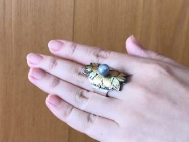 ネックレス、ブローチ、指輪、香炉や刀の鍔などのオーダーメイドも可能です。