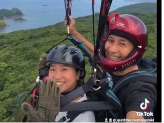 撮影可能です。SNS掲載許可される方のみの受付になります。インスタ:TIKTOKなど「パラグライダー日向」「パラグライダー初体験」で検索してみて