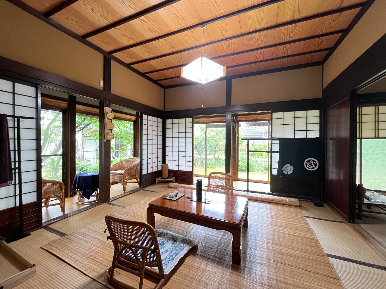 ɂ͑̂ÖƂA둠gohanł́Acɂтy߂܂B