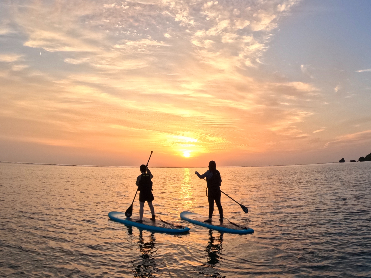 美しい日の出を贅沢にSUPの上で♪