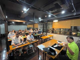 名古屋 伏見駅徒歩5分 や台すし 錦二伏見町店 3階のセミナールームにて参加者全員が笑顔になるマジックセミナー 子供から大人まで楽しめます!