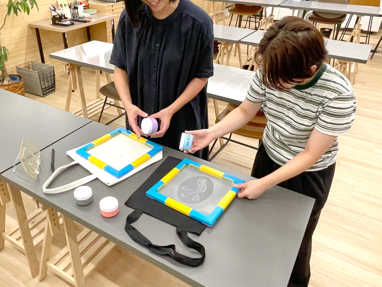 1lłAFBEƑEJbvłAǂȂły݂܂B