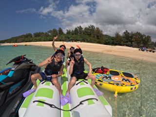 バナナボートで珊瑚礁まで一直線