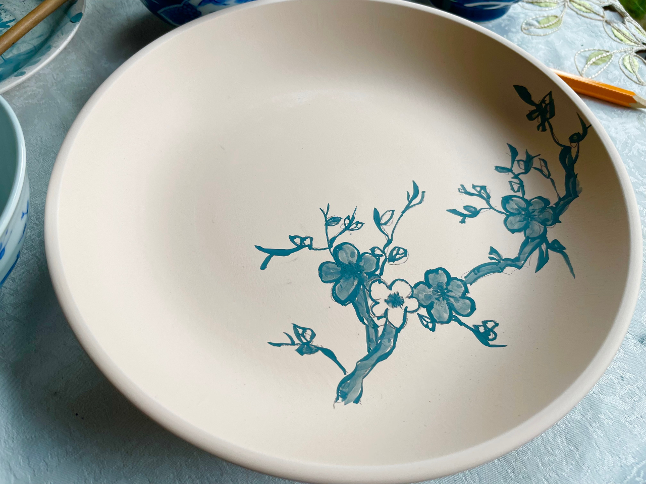 みかわち焼＊ 400年続く「嘉泉窯」で三川内焼絵付け体験