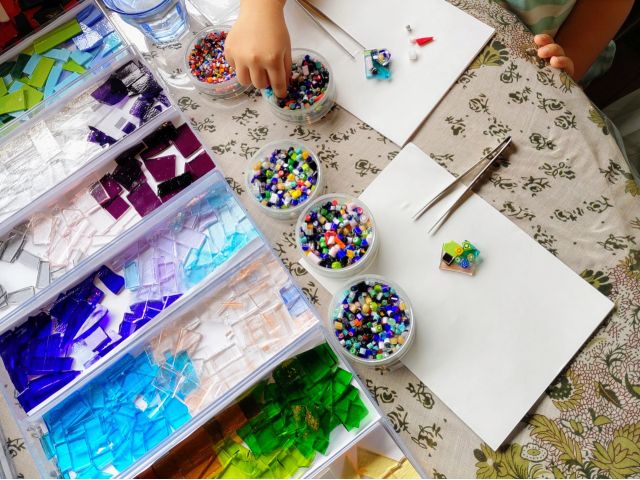 板ガラスはカット済ですので、お好きなものを組み合わせます。お子様も楽しめます。