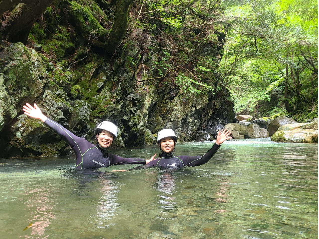 【大津・比良】プチアドベンチャーで沢登りツアー《天然シャワー!大人も子どもも本気...