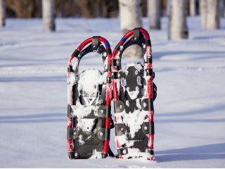 冬の大地を歩く道具、スノーシュー。雪の中へ一歩踏み出すワクワク感を。