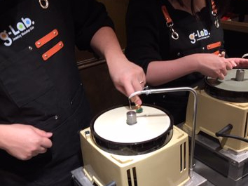 ̌2ő̌邱Ƃ\łBƑAFlƂɂ₩ɕΌ̌y݂܂B