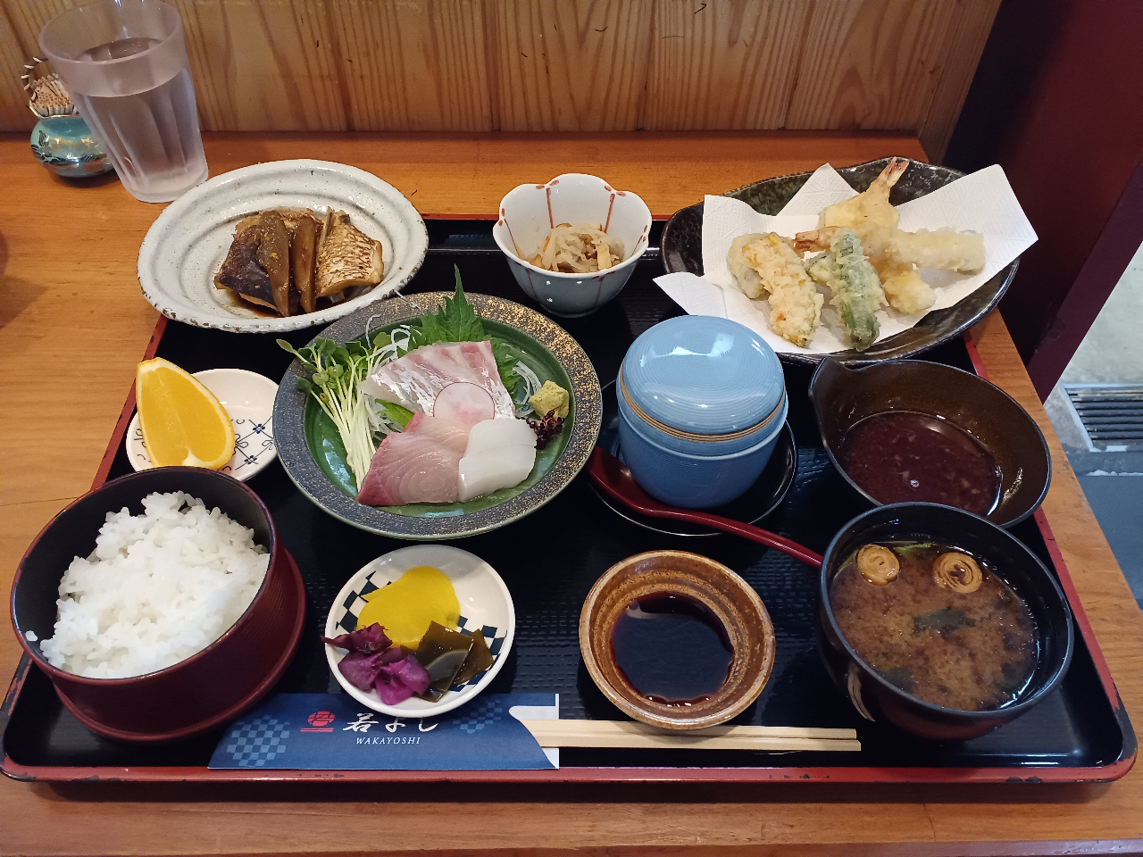 おすすめのお店で美味しい和食を手配させていただきます。お楽しみに!