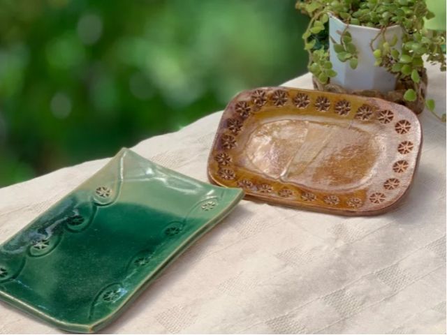 角平皿 4800円    丸みのある平皿 4800円  (焼き代込み)