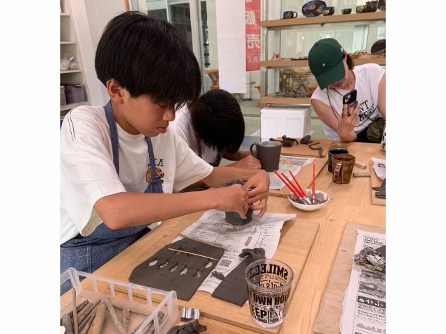 オリジナルのさかな模様で黙々と集中してます。