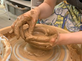 本格的なろくろ体験!1つ1000円で追加できるので満足いくまで作れます♪